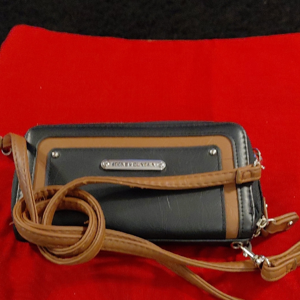 Stone Mountain Accessories Black Leather Wallet